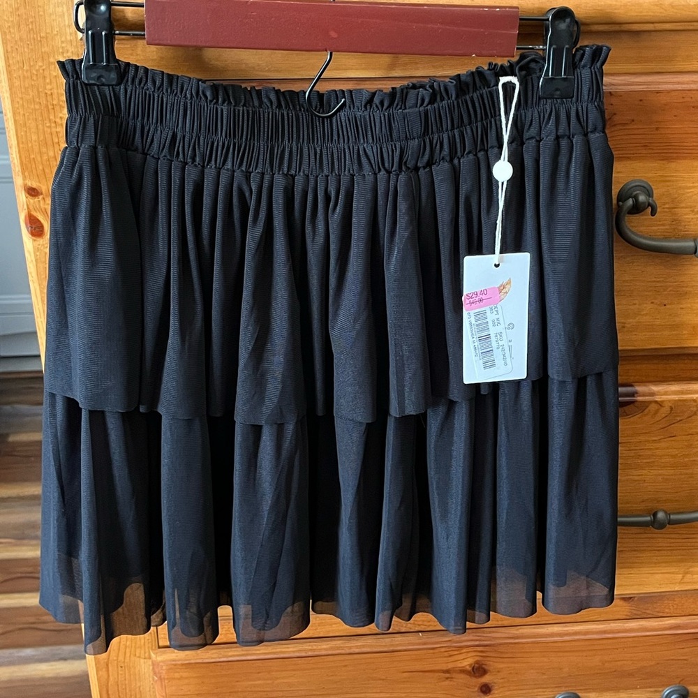 Chelsea & Violet Tiered Mini Skirt. Black. Size Medium. 🌸 NWT - Picture 6 of 7